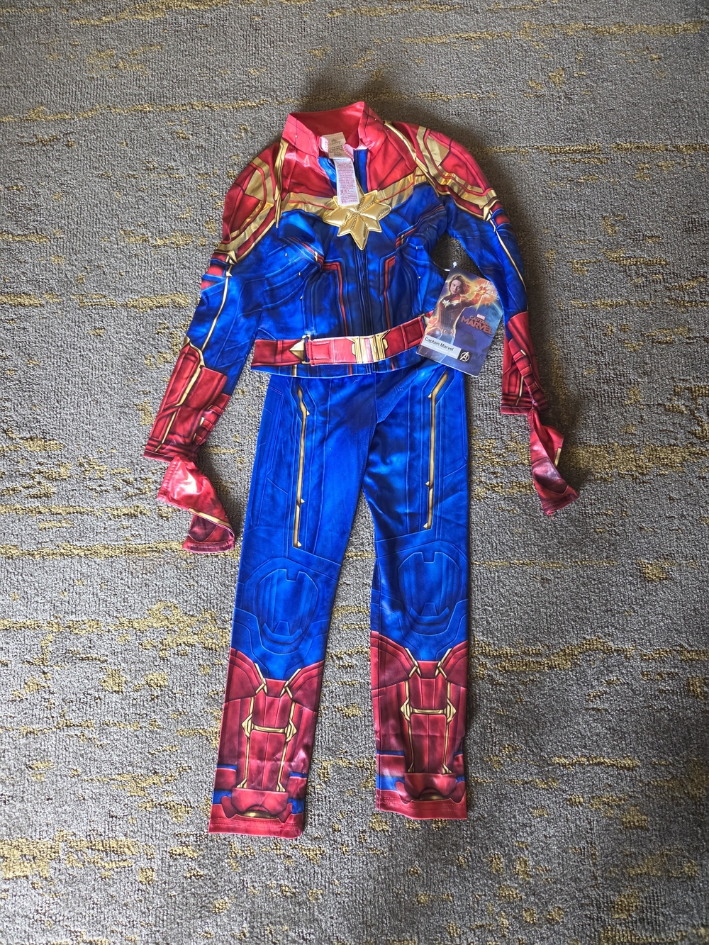 NWT Disney Store Captain Marvel Costume Girl Avengers 7/8, new - Picture 1 of 7